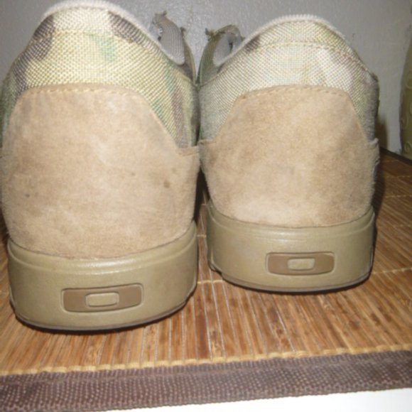 RARE OAKLEY  CAMO    CANVAS    SHOES Men\'s Size 12